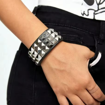 Bracelet Cloutée Punk Rock Femme/Homme– Style Alternatif